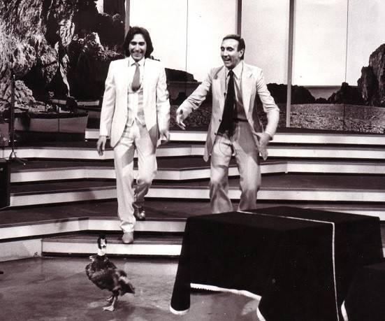 Giucas Casella: «Pippo Baudo mi scoprì grazie a Edda Ciano. Un ministro rimase con le mani intrecciate»