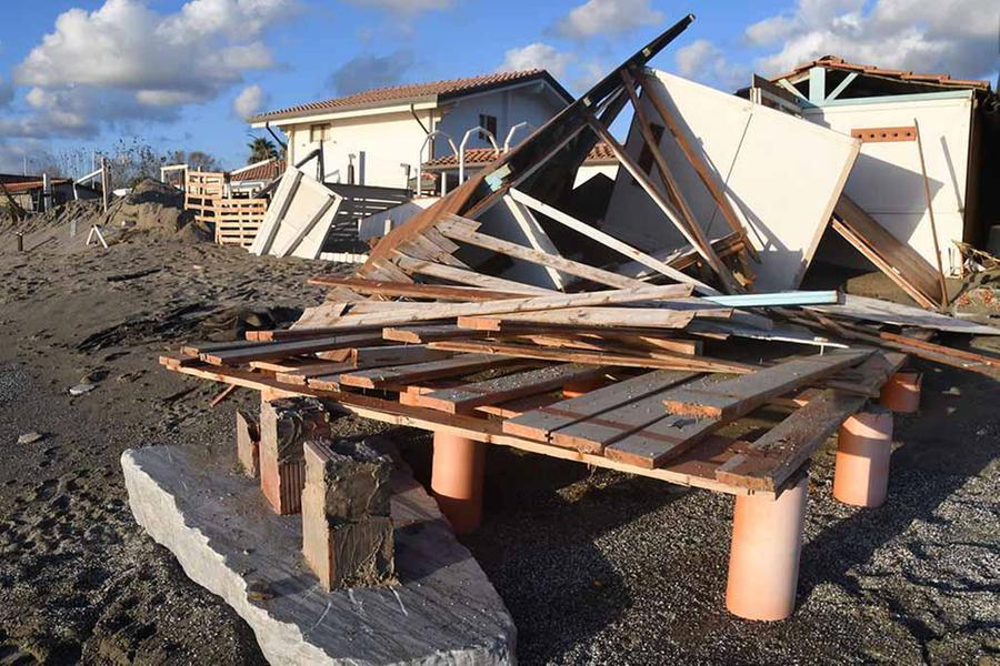 
	Nella foto il Bagno Ida di Ronchi devastato dalla mareggiata di inizio novembre

