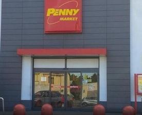 L’ingresso del Penny Market di via Mastacchi (foto d’archivio)