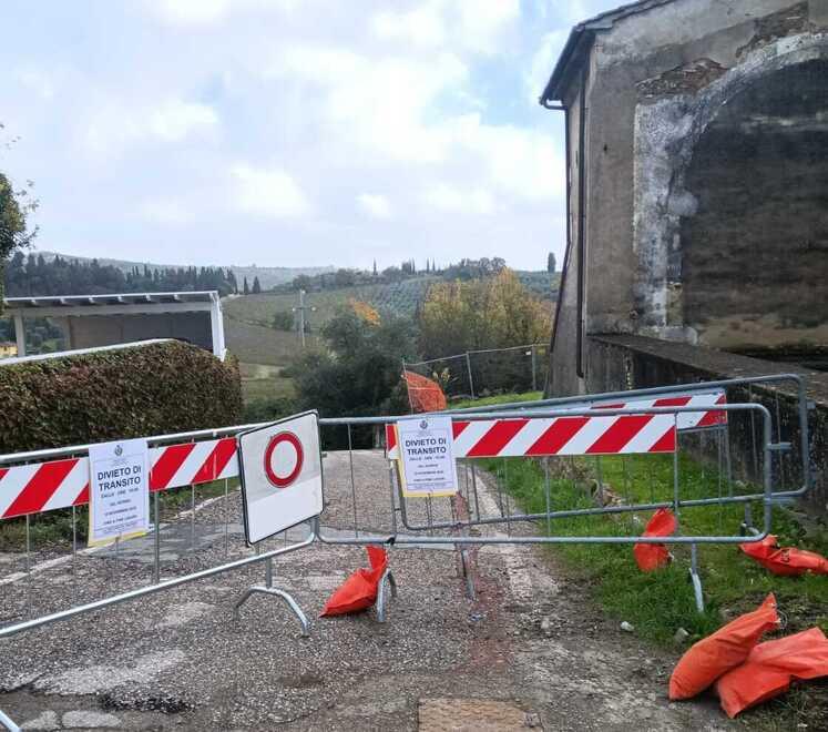Chiusa la strada dopo l’alluvione ma lì la frana c’è da nove anni