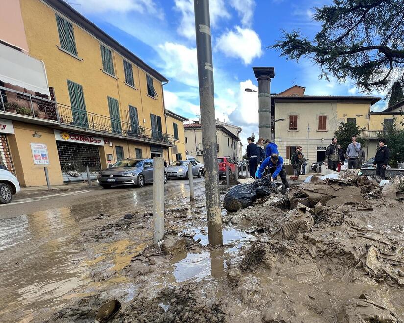 Il fanto davanti alla Conad di via Roma in centro a Quarrata (foto Nucci)