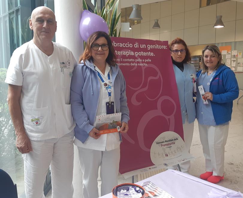 Un momento dell'iniziativa all'ospedale San Jacopo