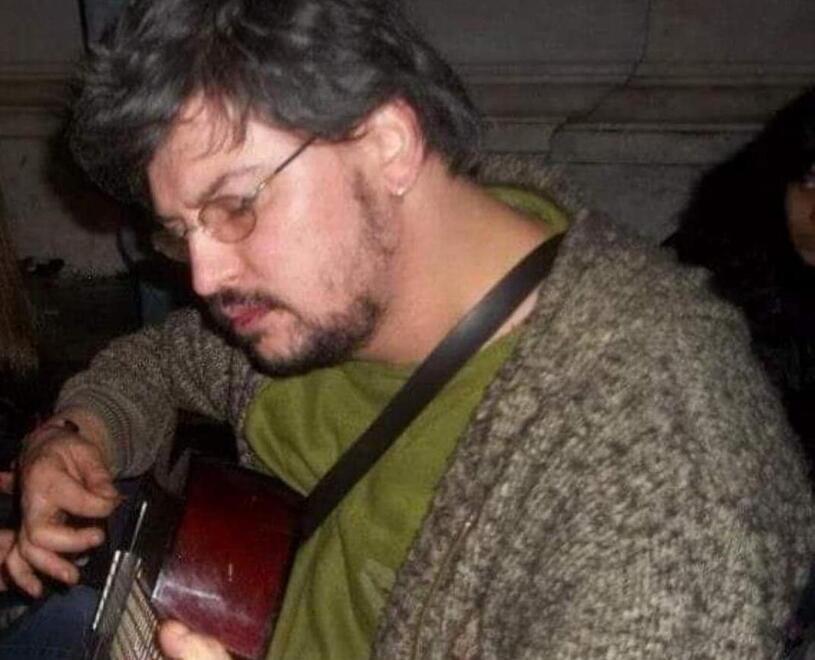 Pisa, il grido degli amici di Nicola: «Diteci di cosa è morto». E il fratello ringrazia per l’affetto<br>

