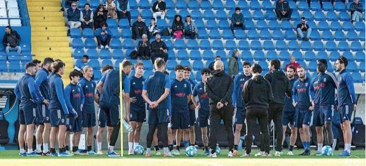 
	Aquilani e i suoi ragazzi all&rsquo;Arena in occasione dell&rsquo;allena- mento a porte aperte (foto Pisa SC)

