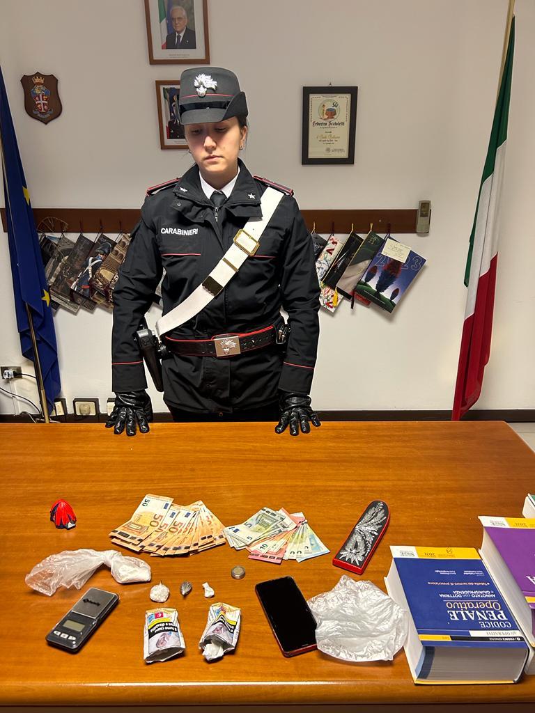 Scandiano, nasconde la droga nella cappa della cucina: arrestato 39enne