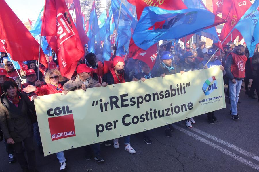 Reggio e la carica dei 10mila: «La Manovra va cancellata»