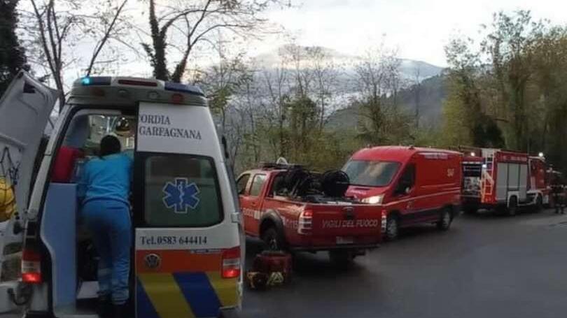 Gravissima casalinga nell’auto finita nella scarpata in via per Monteperpoli
