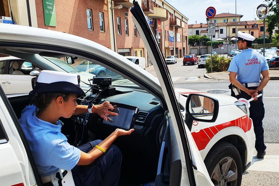 Firenze, fermato con due pc e un I-pad rubati dentro al trolley