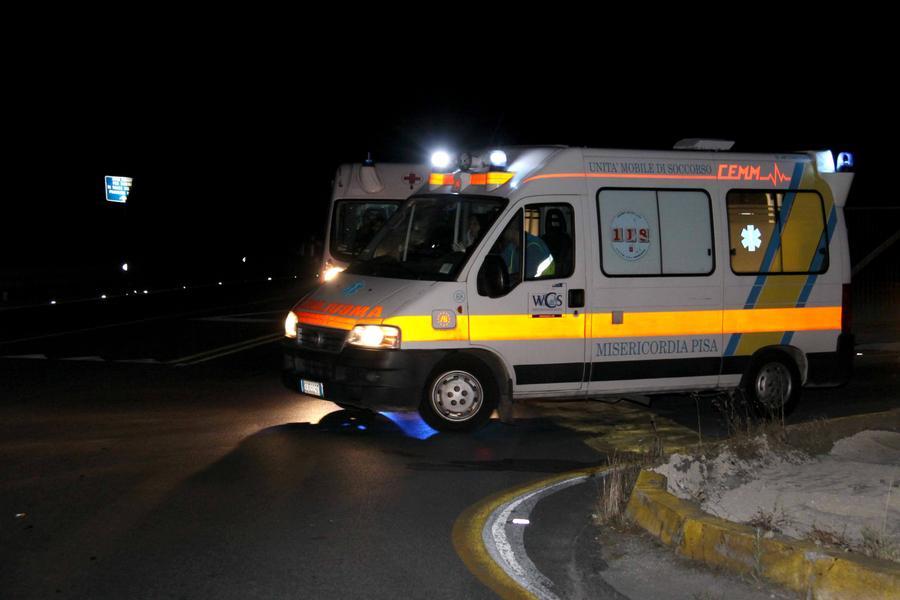Pisa, cade dal monopattino sul lungarno Galilei: ferito 19enne