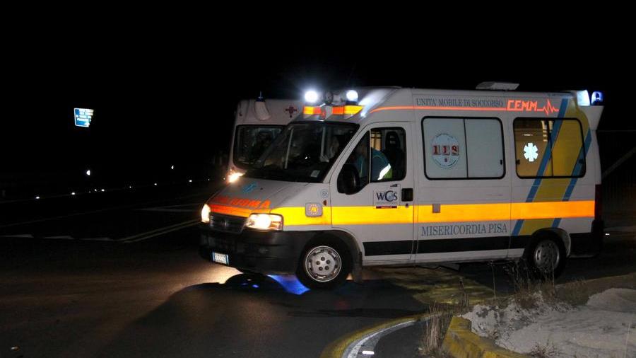 Pisa, cade dal monopattino sul lungarno Galilei: ferito 19enne