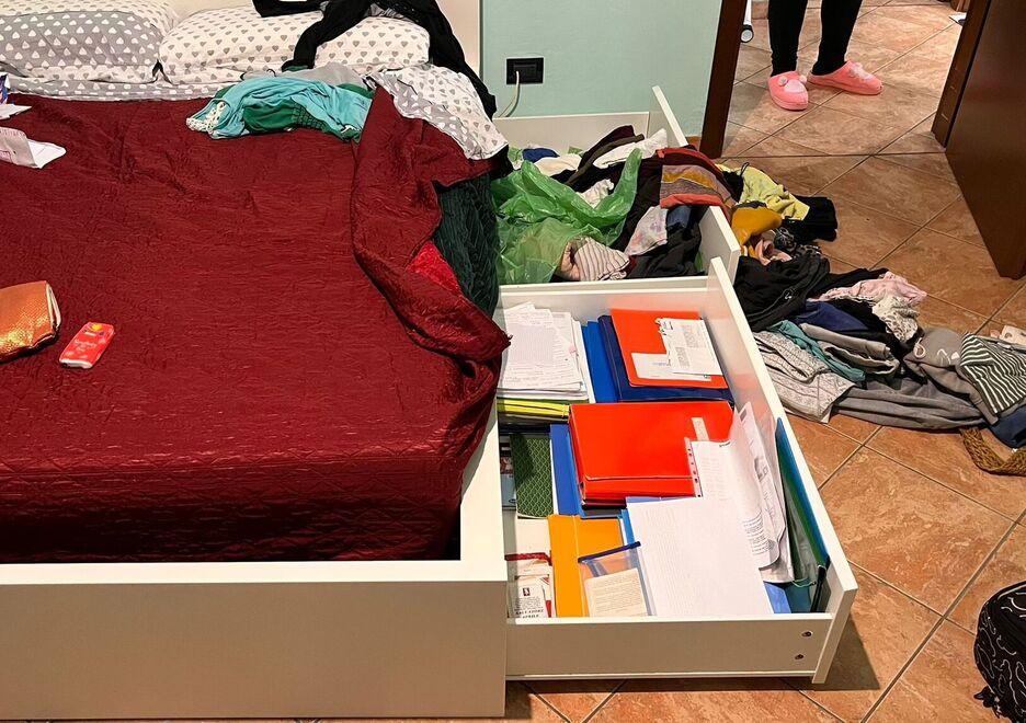 Vignola, appartamenti presi di mira dai ladri: «Casa sottosopra, rubati 4mila euro»<br>
