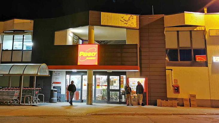 Piombino, rapina dentro il supermercato: i minuti di paura e cosa hanno ripreso le telecamere