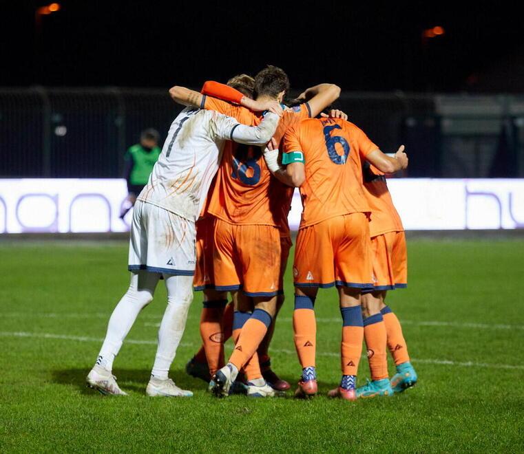 L'esultanza degli arancioni dopo un gol nel derby