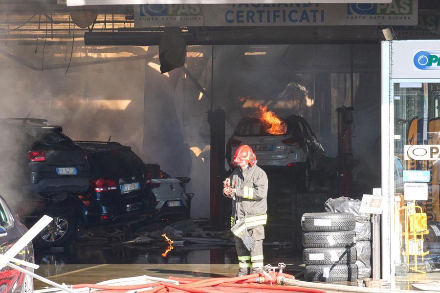 
	Incendio a Empoli: le auto in fiamme (foto Yuri Autovino)

