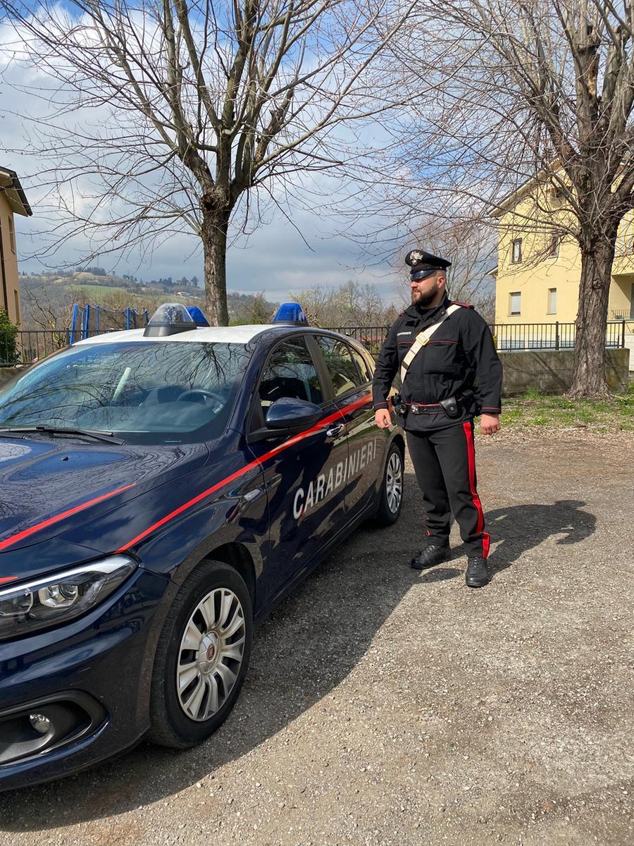 Nasconde la merce ed esce senza pagare