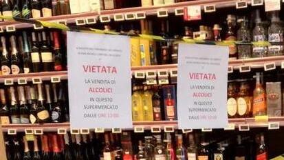Pisa, ordinanza anti-alcol e anti-vetro bocciata dal Tar: ecco cosa cambia<br>