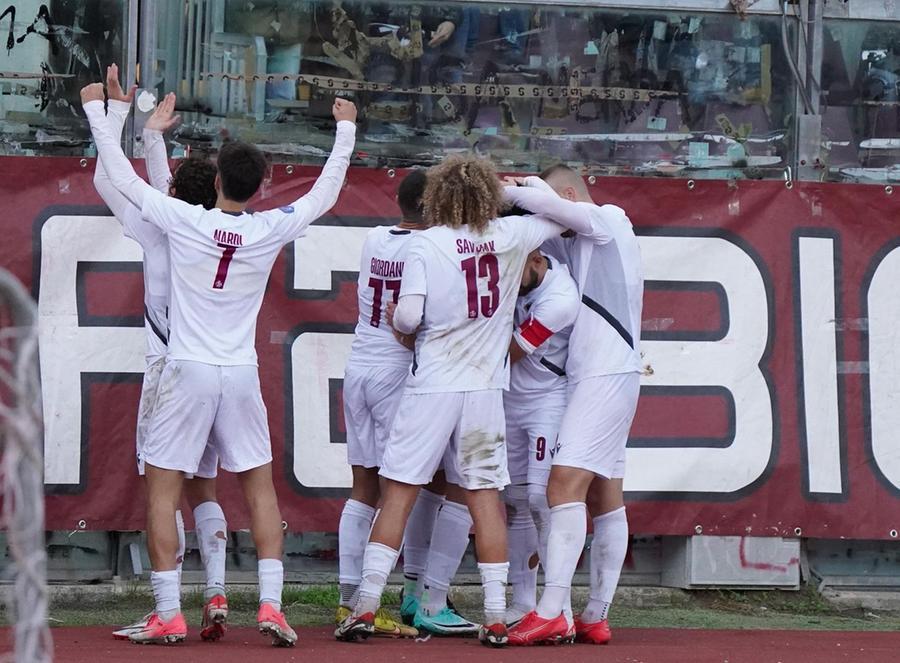 Livorno calcio, tre punti contro il Cenaia. Ma gli amaranto non convincono