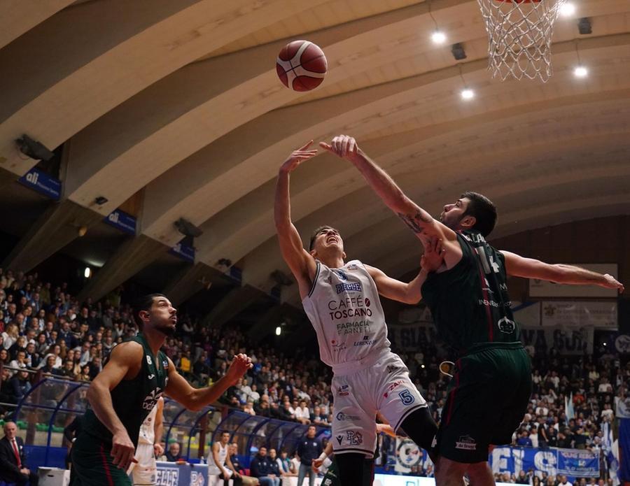 La Pielle da applausi non basta. Contro Omegna finisce 74-76