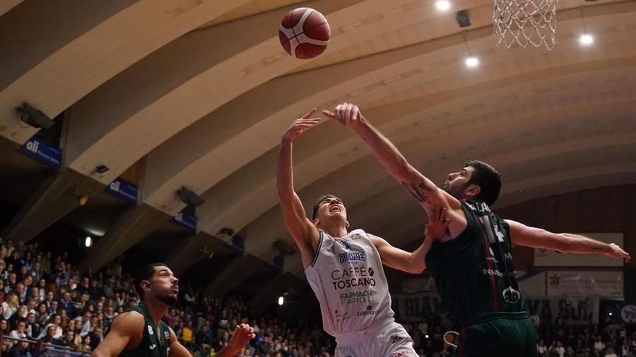 La Pielle da applausi non basta. Contro Omegna finisce 74-76