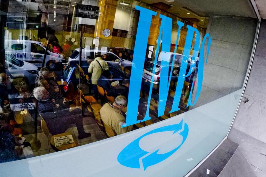 Pensioni, tra tagli e requisiti più difficile lasciare il lavoro: cosa cambia con la manovra