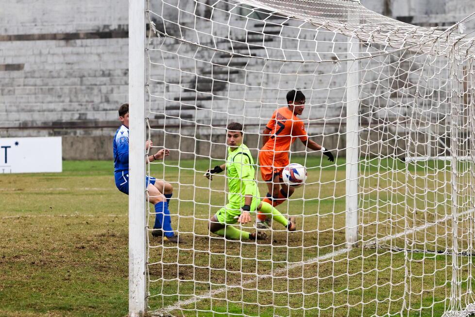 La rete del vantaggio arancione firmata da Chrysovergis (Foto Nucci)