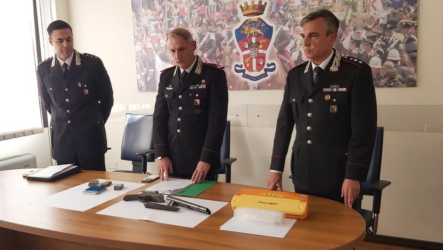 
	Da sinistra il capitano Michele Cerri, al centro il generale Luca Corbellotti, a destra il capitano Pietro Lucania

