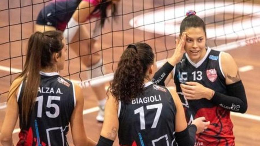 
	Le ragazza della Luca Consani

