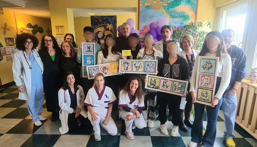 
	I compagni del liceo artistico ricordano Sofia con le opere d'arte donate all'ospedale&nbsp;

