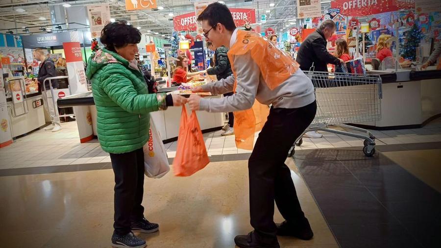 Toscana cuore immenso: colletta alimentare da record. Ecco quali città hanno donato di più