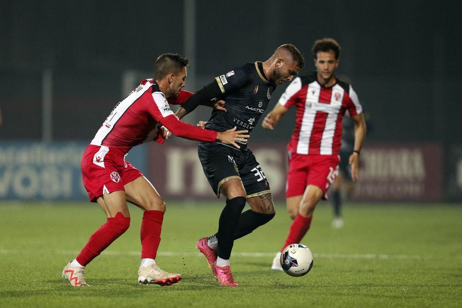 Colpaccio della Torres a Pesaro, i sassaresi riacchiappano il Cesena in vetta alla classifica