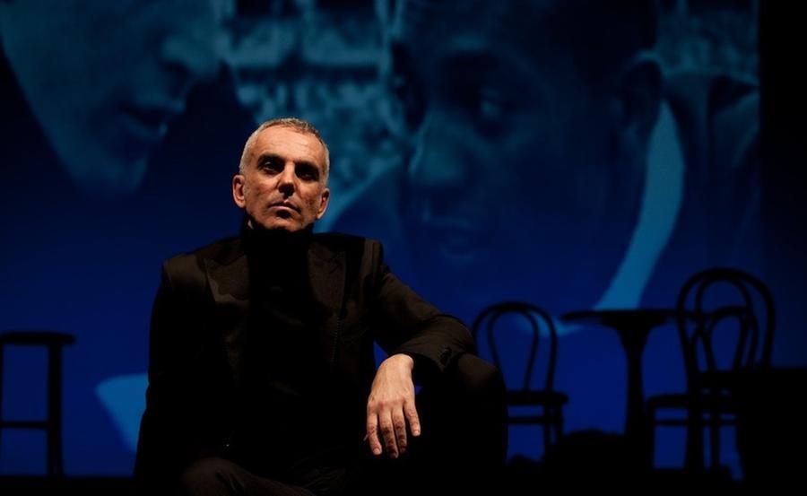 Federico Buffa al teatro Ariosto con “La milonga del Futbòl”