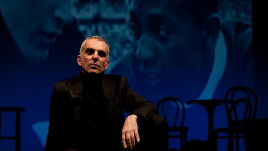 Federico Buffa al teatro Ariosto con “La milonga del Futbòl”