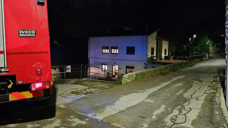 Montepiano, esplode una bombola del gas in una casa: ferito un 44enne