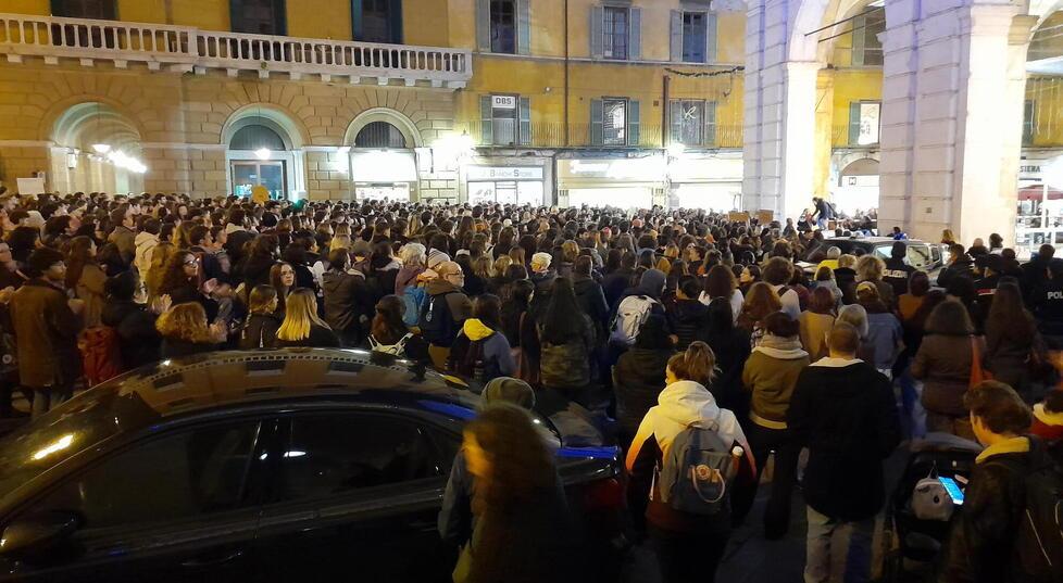 Pisa, centinaia in corteo: «Nel nome di Giulia Cecchettin e per tutte le altre che non ci sono più»