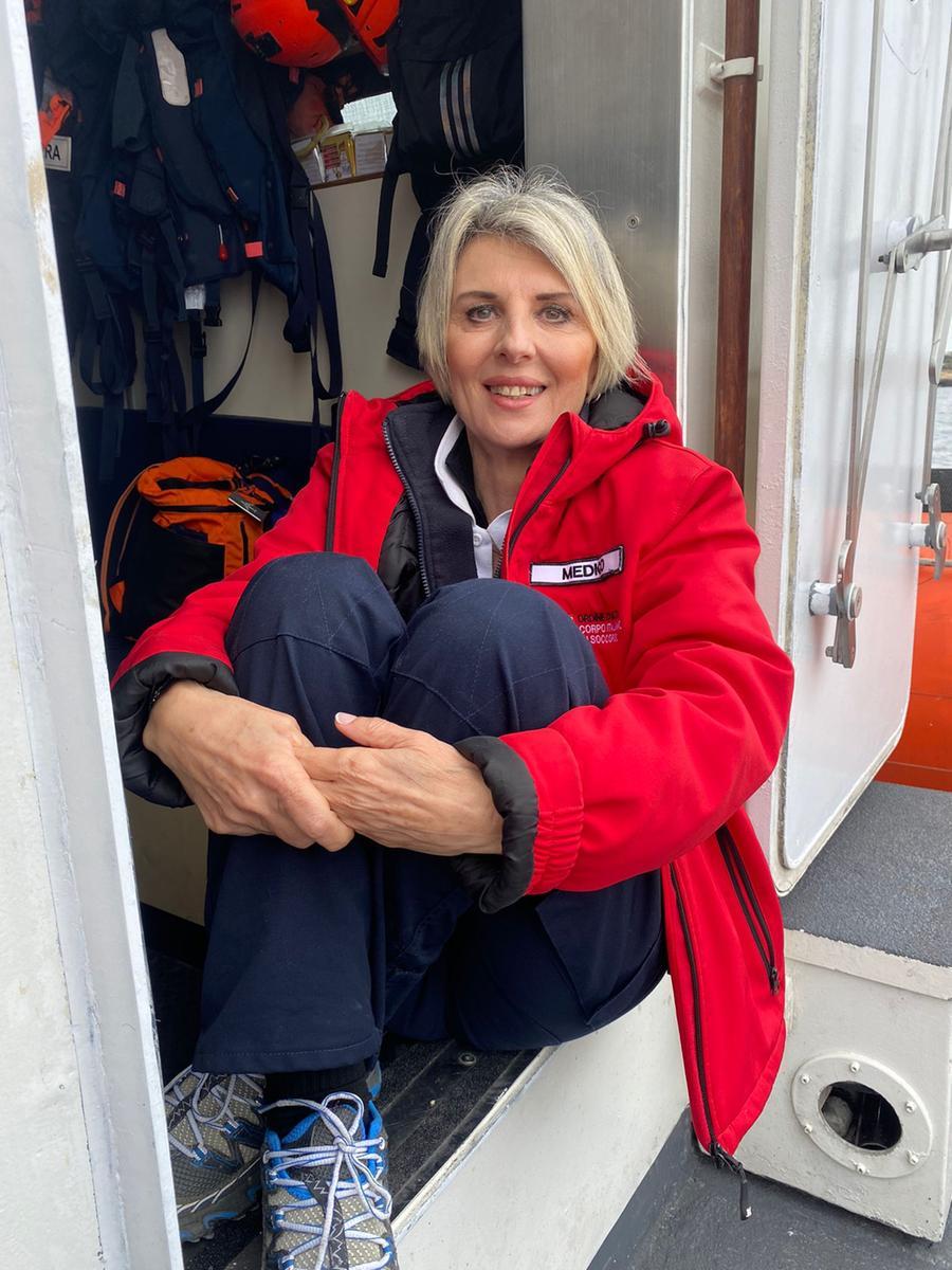 
	Silvia Fondelli, l'ex anestesista che aiuta i migranti a passare il confine

