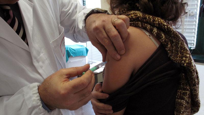 
	Una semplice iniezione per vaccinarsi contro l&rsquo;Hpv e prevenire lesioni e tumori (foto d&rsquo;archivio)

