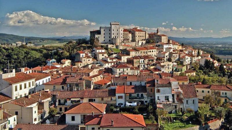 Rosignano, il Comune vende 5 immobili per un valore di 279mila euro: quali sono e come funziona l’asta