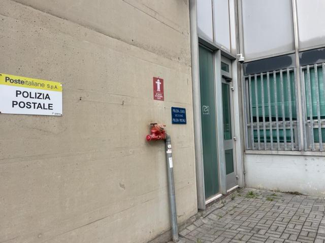Pisa, muore a 78 anni davanti all’ufficio della polizia postale
