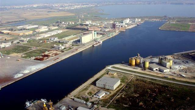 
	Una veduta del porto industriale di Oristano-Santa Giusta


