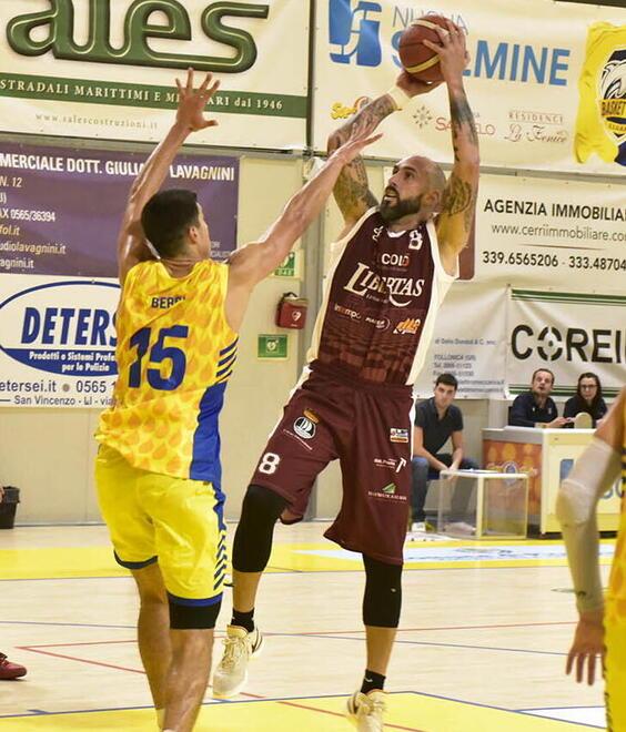 Tommaso Fantoni. Qui sopra il pivot al tiro