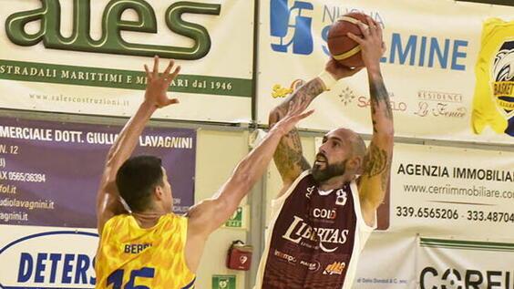 Tommaso Fantoni. Qui sopra il pivot al tiro