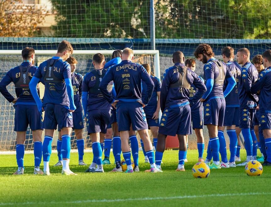 Una parte del gruppo azzurro impegnato in una seduta di allenamento al “Sussidiario” (Foto Empoli Fc)