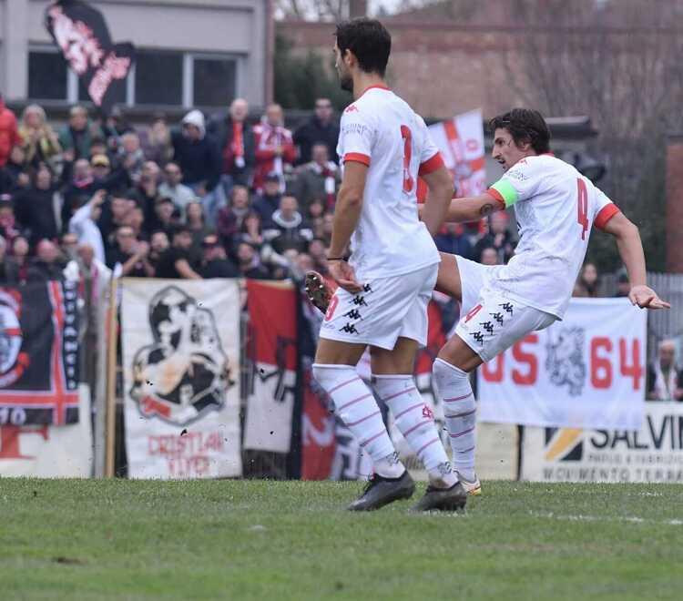 Un’azione di capitan Riccardo Cretella a Ponsacco (foto Noemy Lettieri per Us Grosseto)