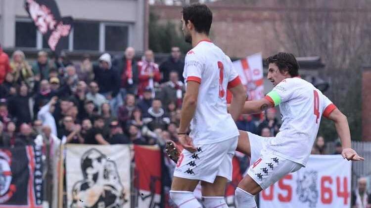 Un’azione di capitan Riccardo Cretella a Ponsacco (foto Noemy Lettieri per Us Grosseto)