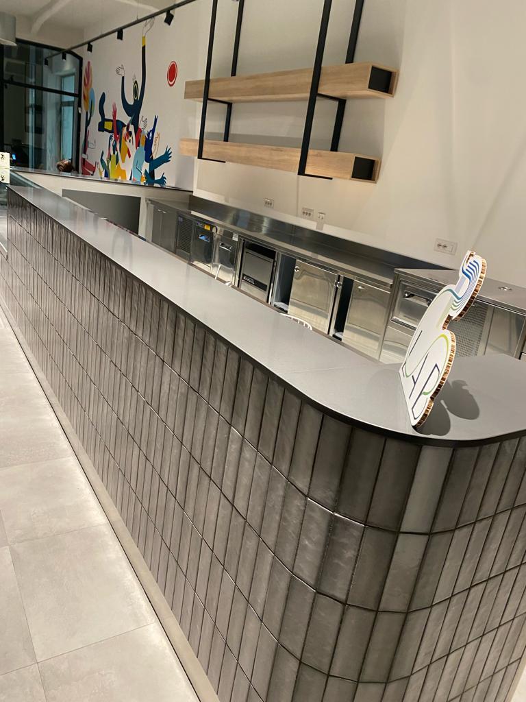 
	Il bar deserto del Prismalab di via Filzi

