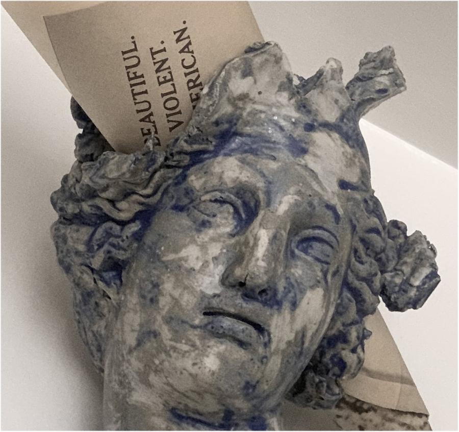 
	Particolare di un'opera di Pino Mascia esposta a New York

