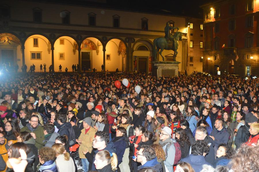 
	Piazza Santissima Annunziata gremita per la manifestazione dedicata a Giulia Cecchettin&nbsp;

