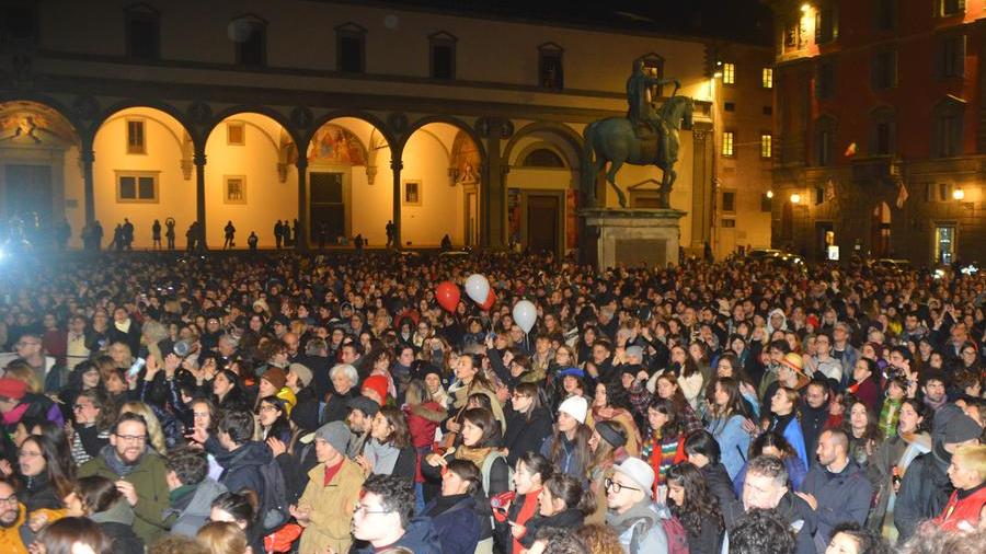 
	Piazza Santissima Annunziata gremita per la manifestazione dedicata a Giulia Cecchettin&nbsp;


