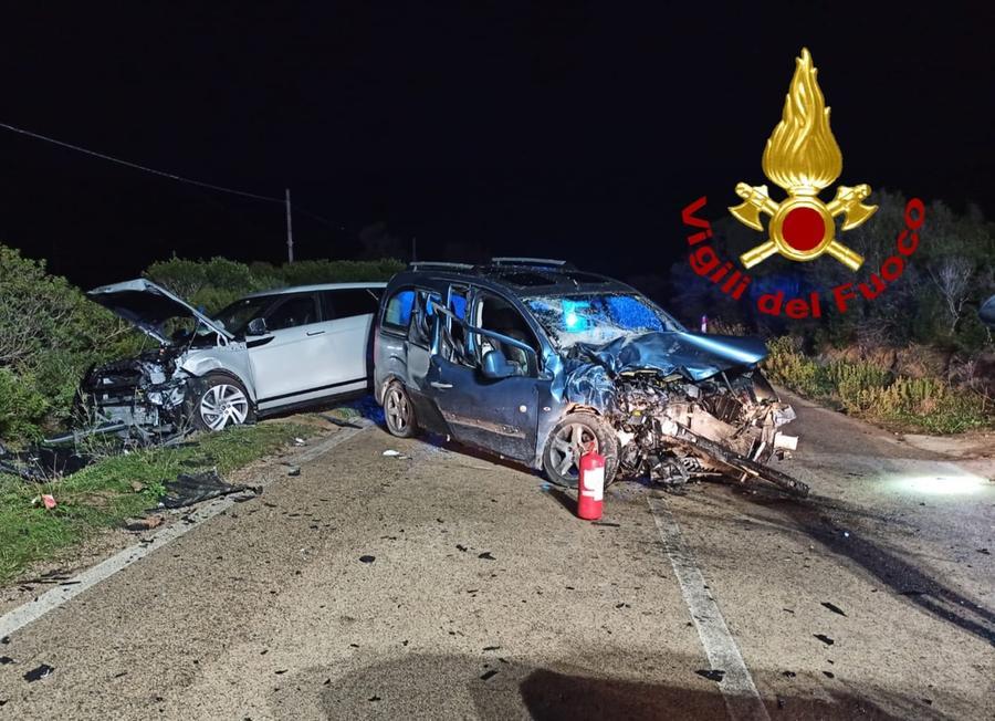 Trinità, scontro frontale tra auto: tre i feriti, due sono gravi