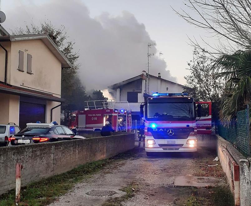 Lido Nazioni: ustionata nell’incendio, dubbi sull’identità della donna